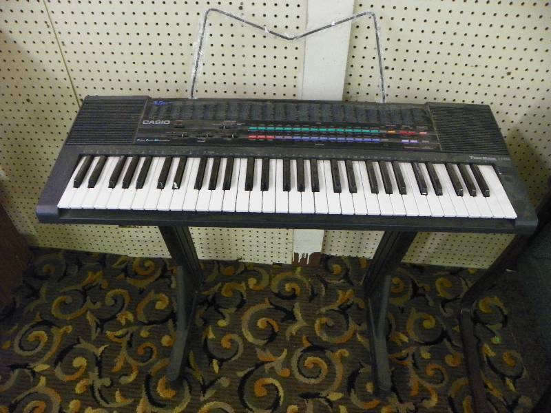 lot 137 image: Casio Keyboard