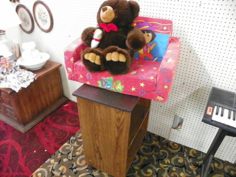 lot 138 image: Dora the Explorer childs chair, teddy bear and cart