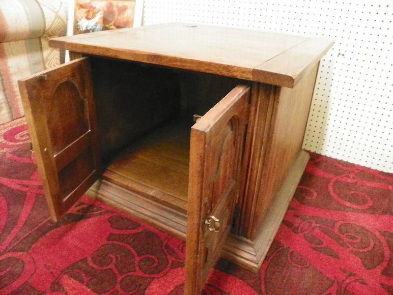 lot 140 image: Side End table