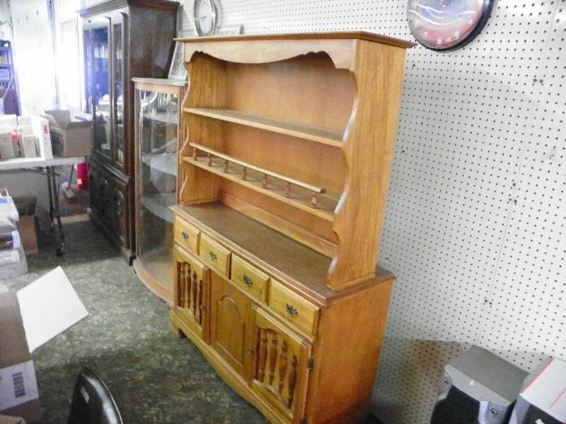 lot 155 image: Sideboard hutch