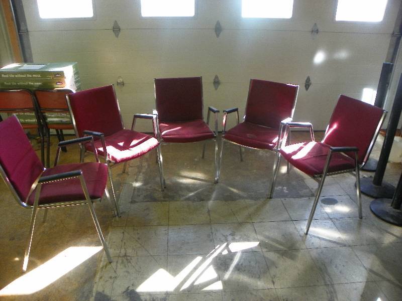 lot 181 image: 5 red padded office or waiting room chairs