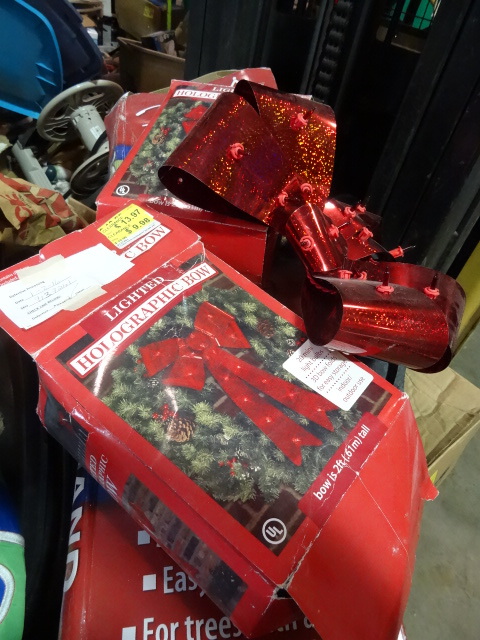 NEW Artificial Xmas Tree Stand and Qty 2 Lit Bows