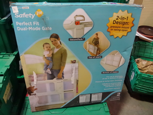 NEW Safety First Dual Mode Perfect Fit Safety Gate for Children and Pets 28-42 in wide