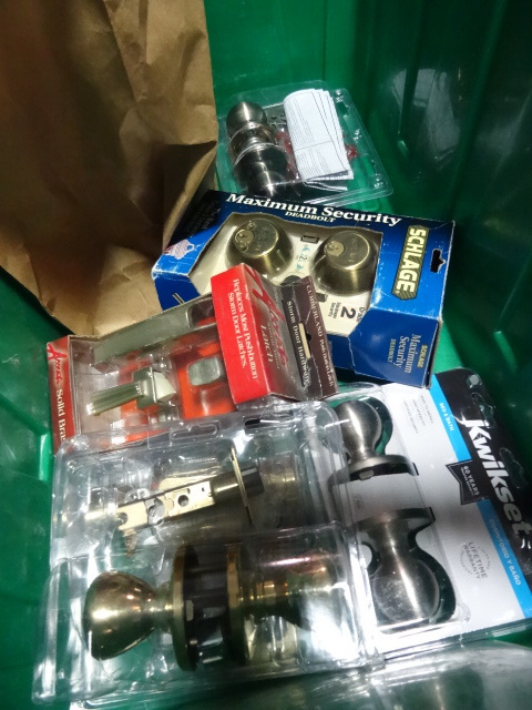 NEW LOT ENTIRE BIN Door Handles and LockSets,DeFlecto Register Covers and Deflectors, Poundable Garden Edging, Face Plates, Digital Thermometer Face Plate  MUCH MORE. Green Bin Not Included