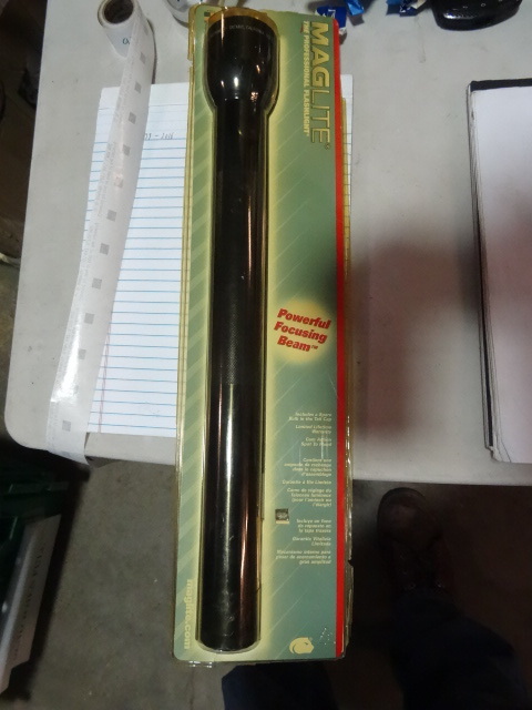 NEW Mag Lite Flashlight
