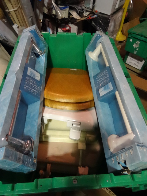NEW LOT ENTIRE BIN Toilet Seats and Towel Bars. Green Bin Not Included