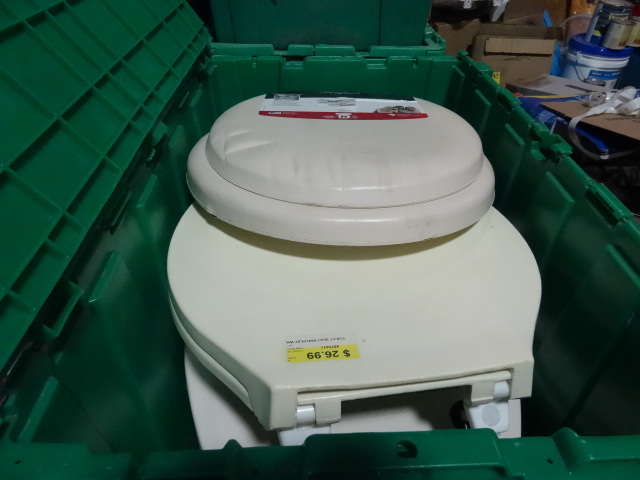 NEW LOT ENTIRE BIN Toilet Seats. Green Bin Not Included
