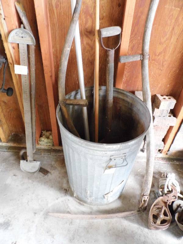 Tools - Sickle - Garbage Can