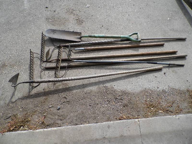 Rakes - Hoes - Spade