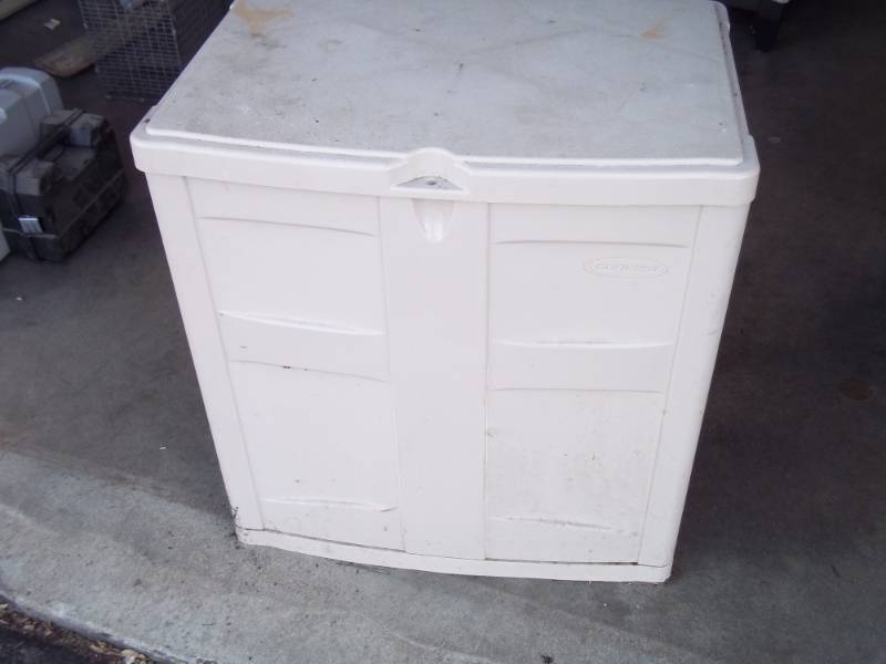 Plastic garage storage cabinet 28 x 20 x30
