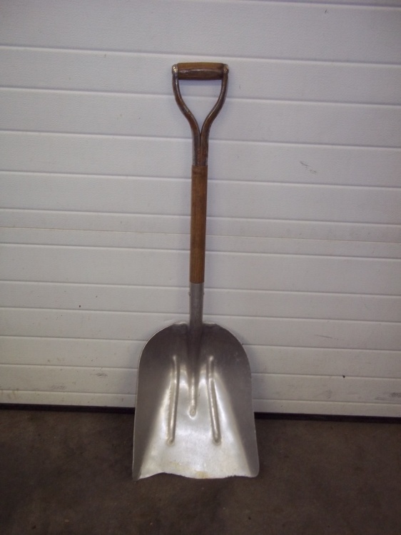 Aluminum scoop shovel