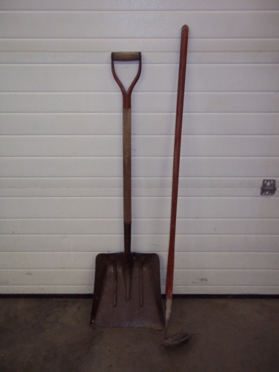 Scoop shovel and hoe