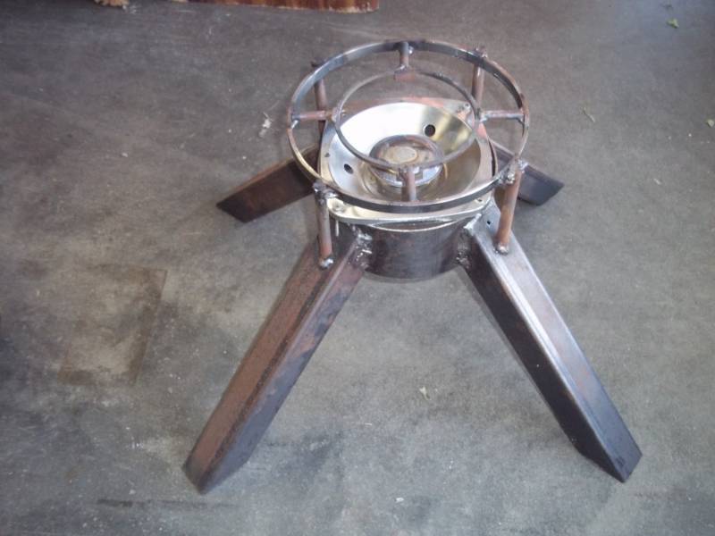 Camping burner with heavy duty stand