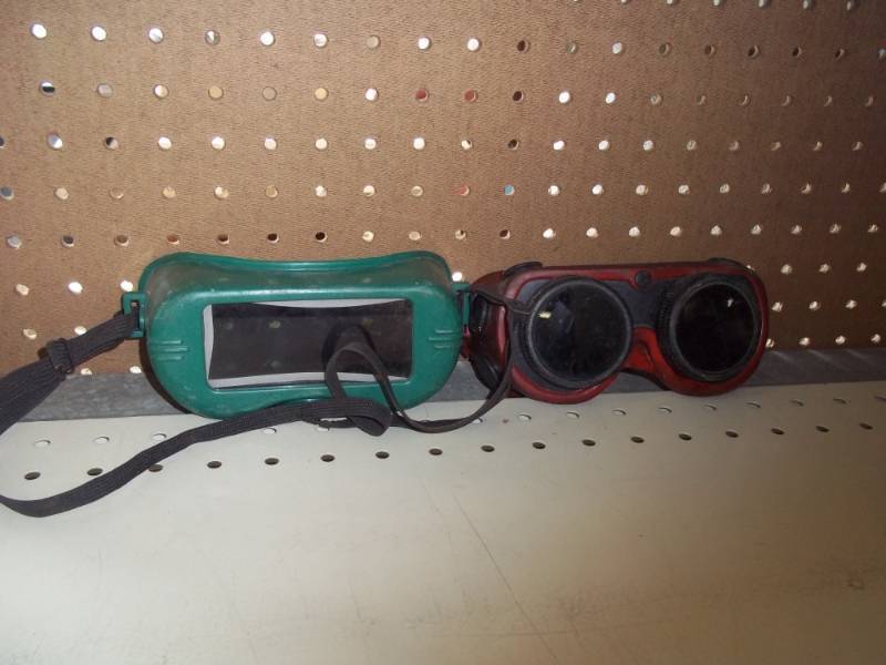Welding goggles