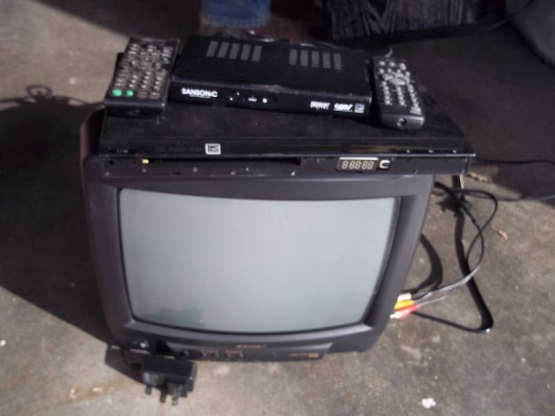 18 TV with DVD player and digital converter