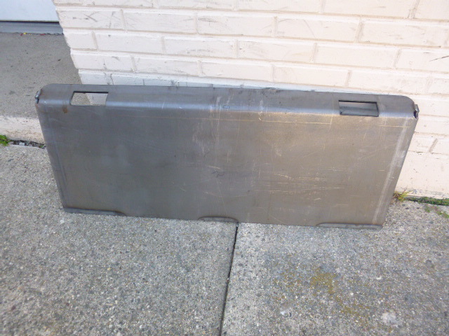 lot 15 image: Skid Loader Back Plate
