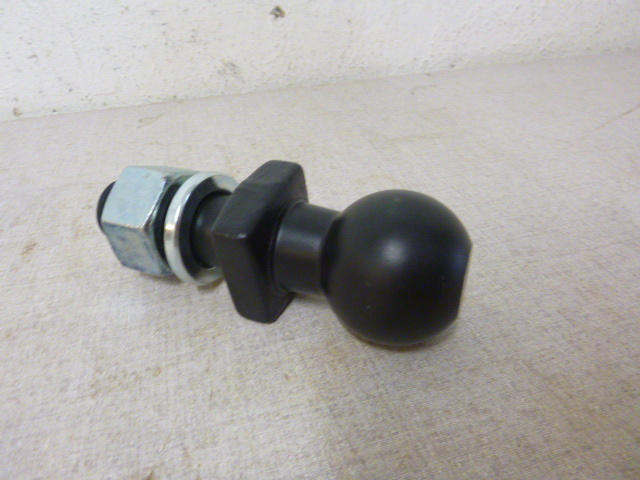 lot 33 image: 2 516 Ball