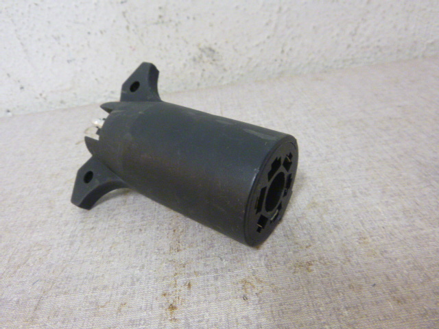 lot 38 image: 7 Pin to 4 Pin Plug