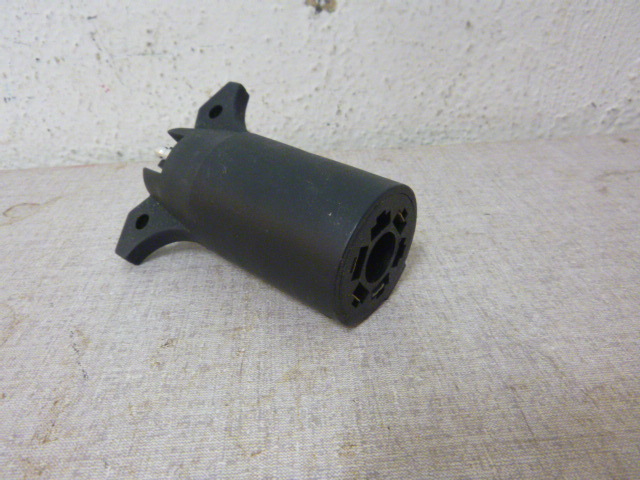 lot 39 image: 7 Pin to 4 Pin Plug