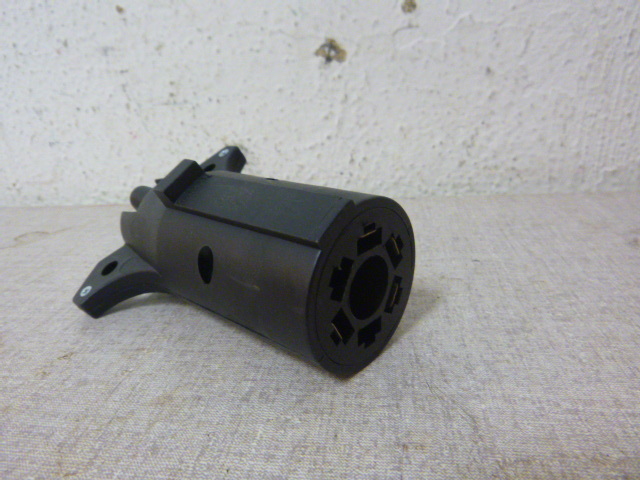 lot 40 image: 7 Pin to 4 Pin Plug