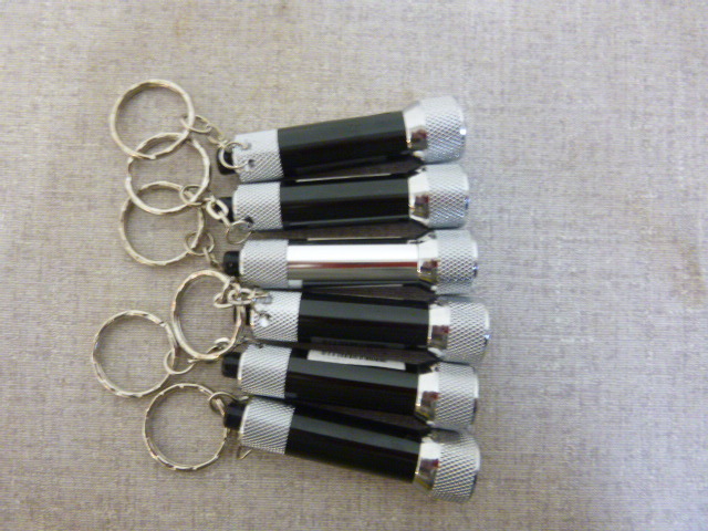 lot 62 image: 6 Key Chain LED Flashlights