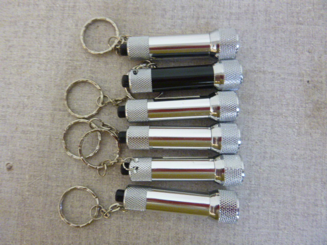 lot 63 image: 6 Key Chain LED Flashlights