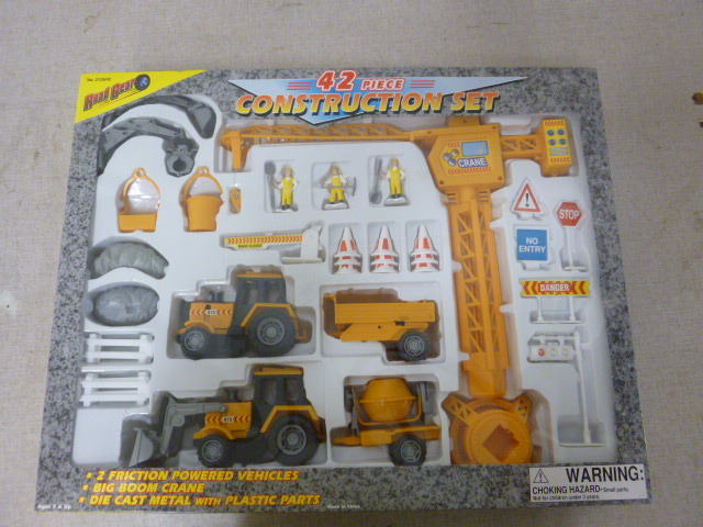 lot 68 image: Road Gear Toy Construction Set