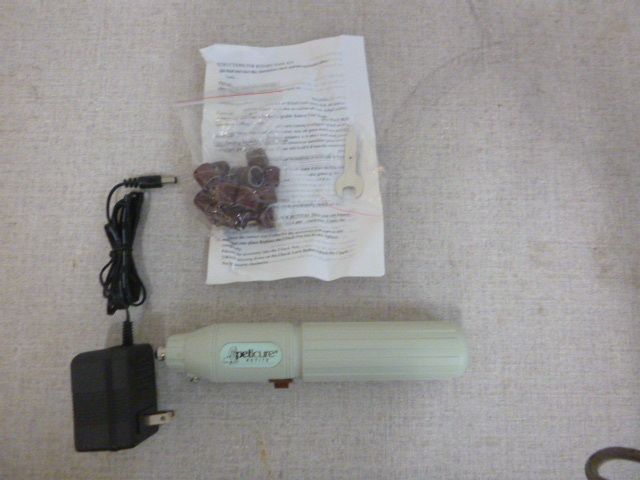 lot 81 image: Peticure Petite Pet Nail Groomer