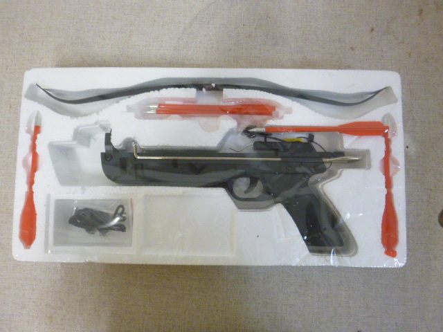 lot 82 image: Pistol Crossbow