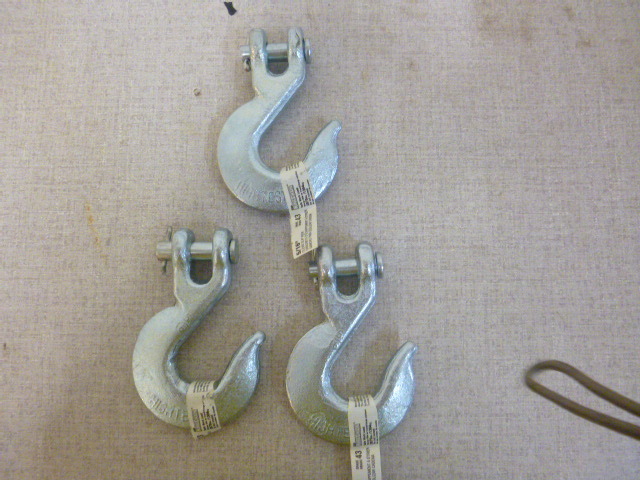 lot 129 image: 3 Clevis Slip Hooks