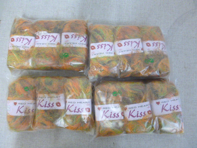 lot 135 image: 4 Packs of Kiss Red Heart Yarn