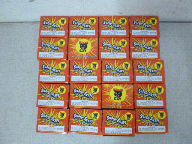 lot 159 image: 20 Packs of Black Cat Super Snaps