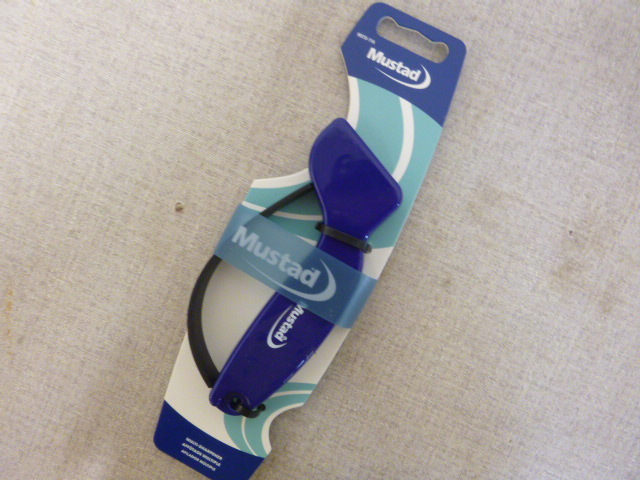 lot 198 image: Mustad Knife Sharpener