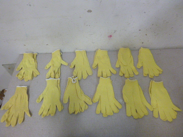 lot 245 image: 12 Pair of Gloves