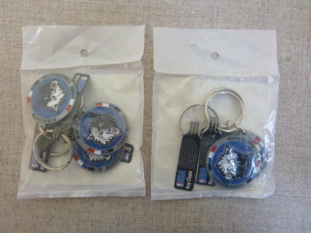 lot 264 image: 6 Timberwolves Key Chains
