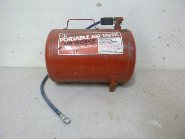 lot 358 image: Midwest Products Portable Air Tank