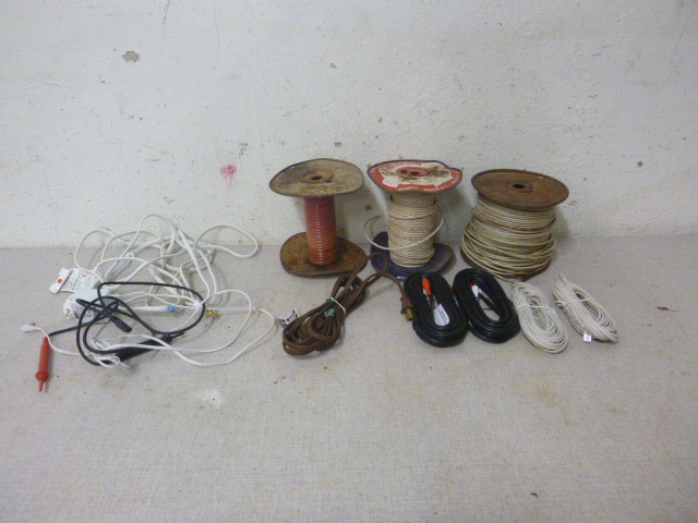 lot 369 image: Miscellaneous Cords and Wires