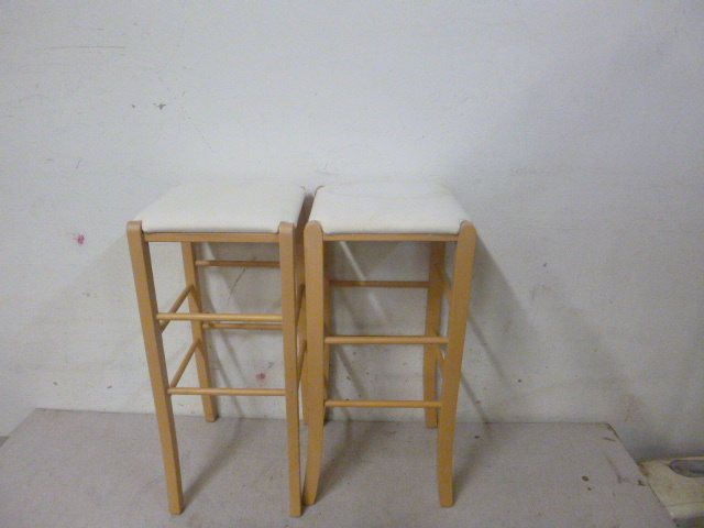 lot 380 image: 2 Bar Stools
