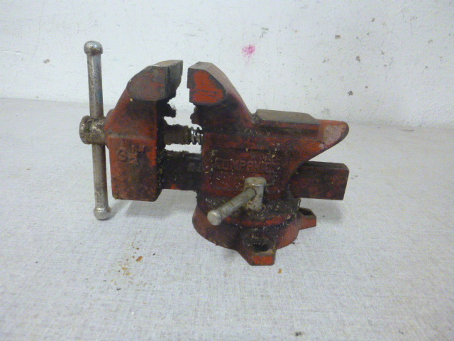 lot 391 image: Companion 3 12 Swivel Base Bench Vise
