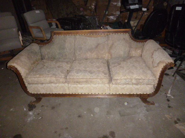 lot 398 image: Vintage Couch