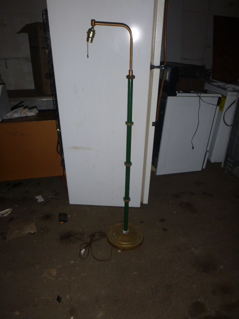 lot 400 image: Vintage Floor Lamp