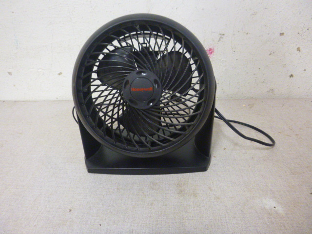 lot 401 image: Honeywell 3 Speed Fan