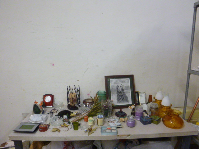 lot 403 image: Miscellaneous Home Dcor