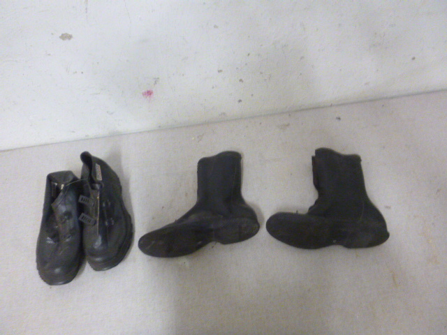 lot 407 image: 2 Pair of Rubber Boots