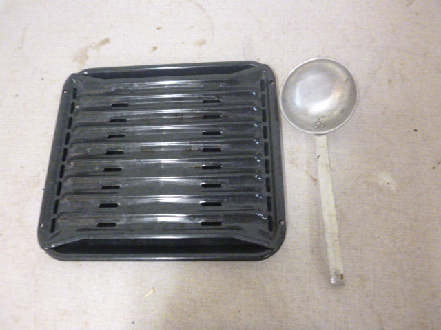 lot 425 image: Broiler and Ladle