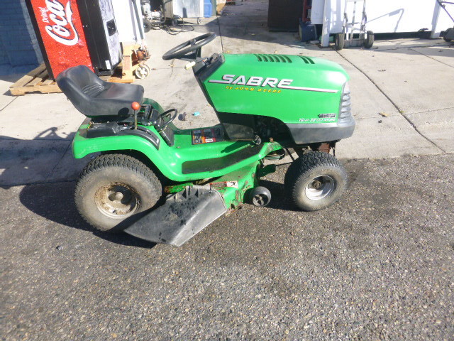 lot 8 image: Sabre by John Deere Riding Lawn Mower