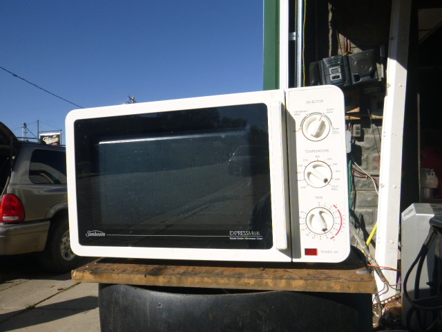 lot 12 image: Express Meals Toaster Broiler Microwave Oven
