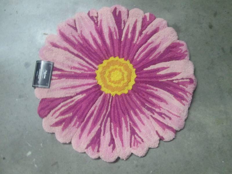 lot 43 image: Nourison 2.6 Floral-Shaped Pink Rug