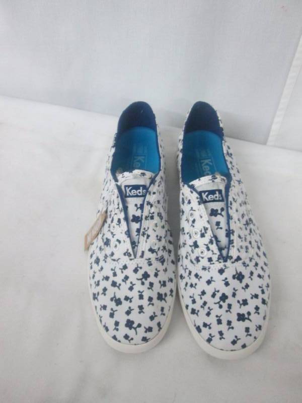lot 39 image: Keds Womens Chillax Sneaker