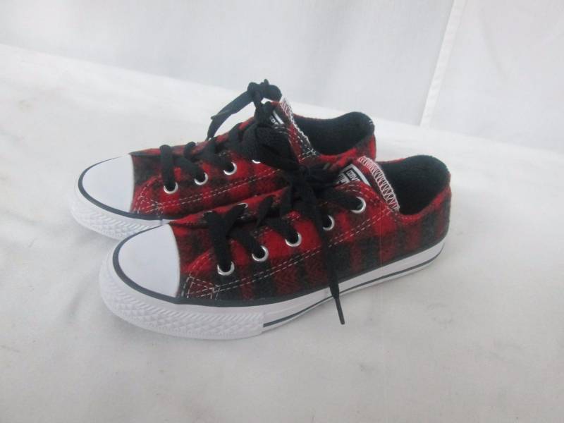 lot 24 image: Converse Kids High Street Plaid Low-Cut Sneaker